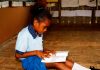 Young readers in Madang receive books under T4E project